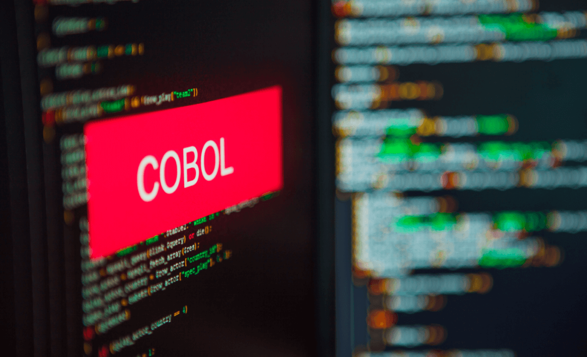 COBOLエンジニアとは？仕事内容や将来性、今後の需要まで解説