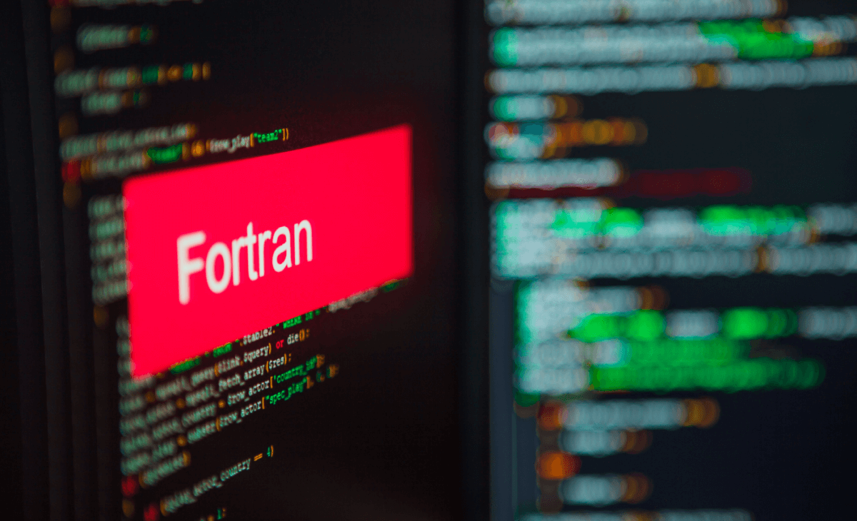 FORTRANとは？歴史や特徴、現在も使われている理由を解説